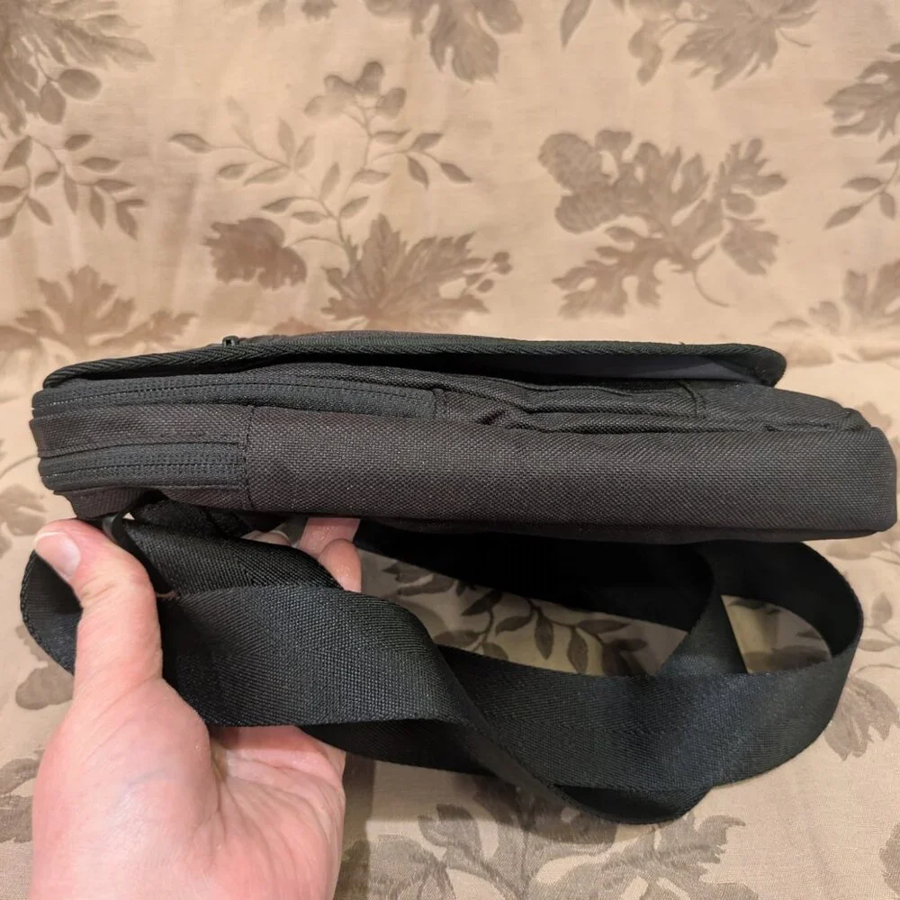 Eddie Bauer Crossbody Connect Tech Travel Day Bag, Gently Used! EUC